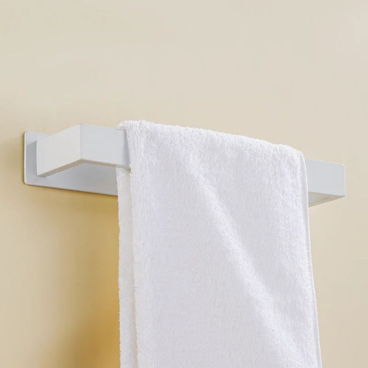 Porte serviette auto adhésif