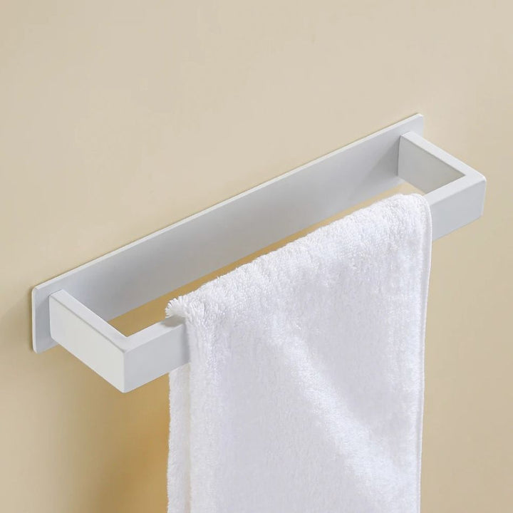 Porte serviette auto adhésif